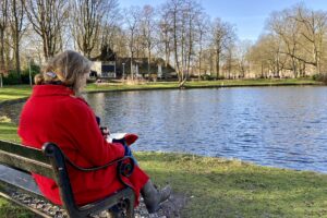 Kaat schildert het park