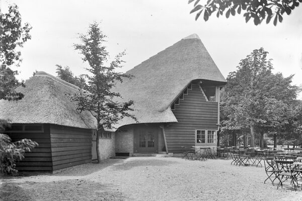 Paviljoen 100 jaar oud