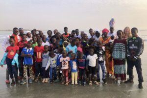 Weggeefwinkeltje helpt Gambia